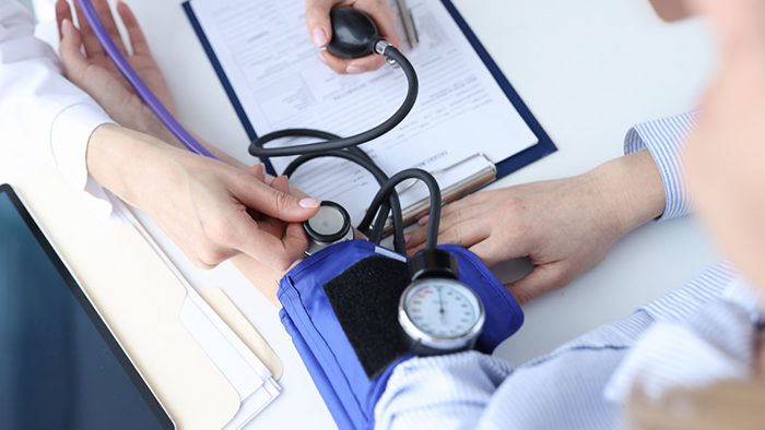 Laat vanaf je 40ste regelmatig je bloeddruk te meten | Perfect Health